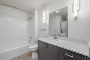 Green-Hill-Apartments-bathroom